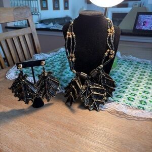 Vintage Elegant Leaf Design Necklace and Earring Set
